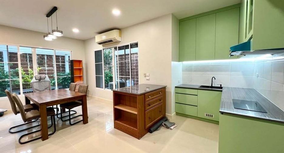 Casa en venta y en alquiler de 3 habitaciones en Chatuchak, Bangkok