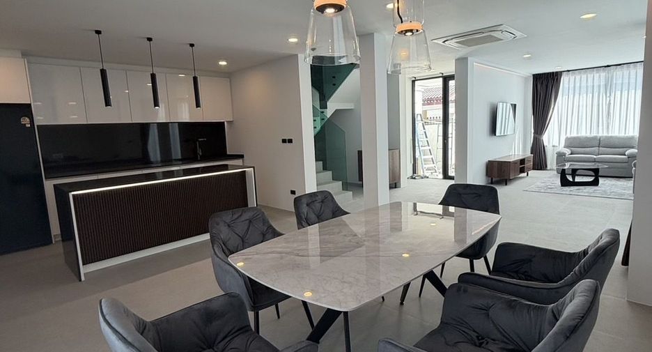 For rent 3 bedrooms villa in Bang Lamung, Chonburi