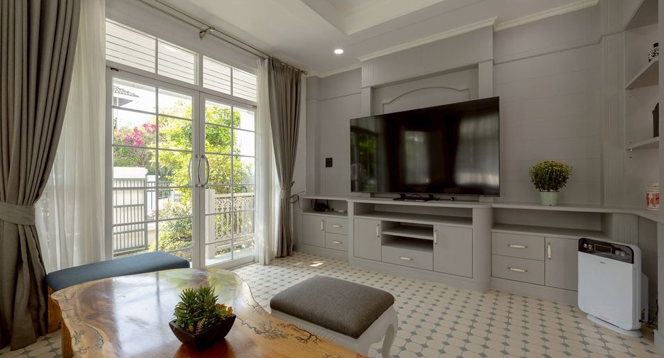 Villa en venta y en alquiler de 5 habitaciones en San Kamphaeng, Chiang Mai