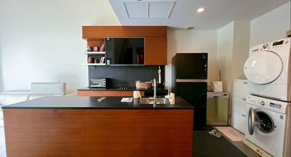 For sale 2 bedrooms condo in Khlong Toei, Bangkok