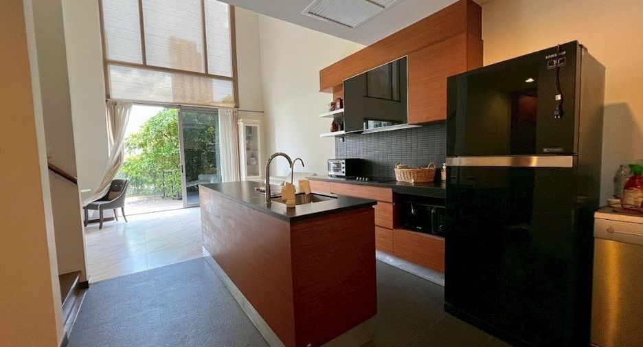 For sale 2 bedrooms condo in Khlong Toei, Bangkok