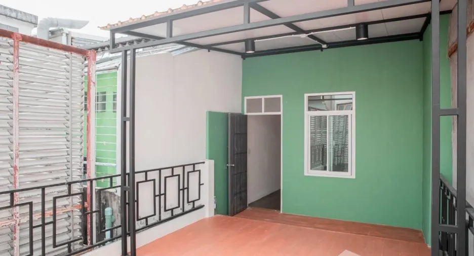 Casa adosada en venta de 2 habitaciones en Khlong San, Bangkok