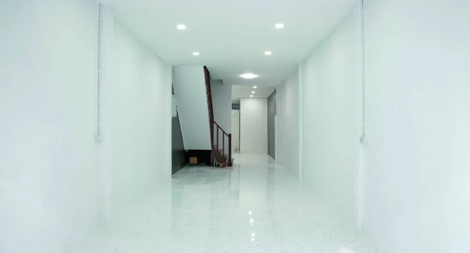Casa adosada en venta de 2 habitaciones en Khlong San, Bangkok