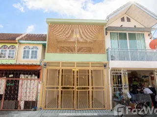 For sale 2 bedrooms townhouse in Wang Thonglang, Bangkok
