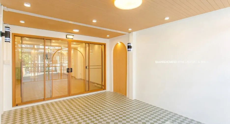 For sale 2 bedrooms townhouse in Wang Thonglang, Bangkok