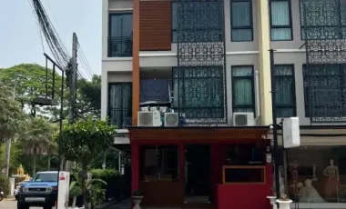 For sale 4 bedrooms townhouse in Mueang Chiang Mai, Chiang Mai