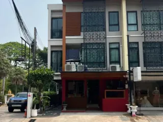 For sale 4 bedrooms townhouse in Mueang Chiang Mai, Chiang Mai