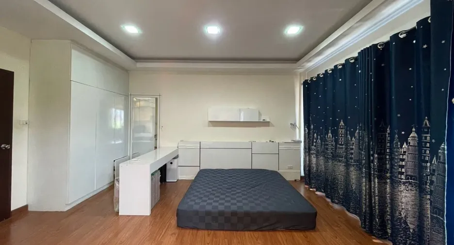 For sale 4 bedrooms townhouse in Mueang Chiang Mai, Chiang Mai