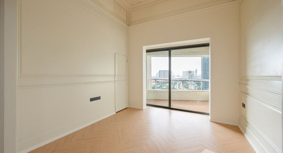 For sale 2 bedrooms condo in Yan Nawa, Bangkok