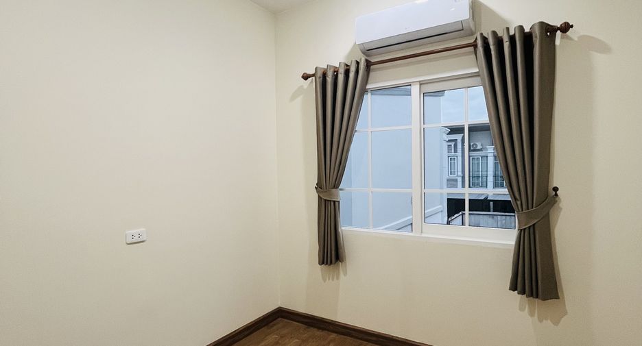 For rent 3 bedrooms townhouse in Mueang Chiang Mai, Chiang Mai