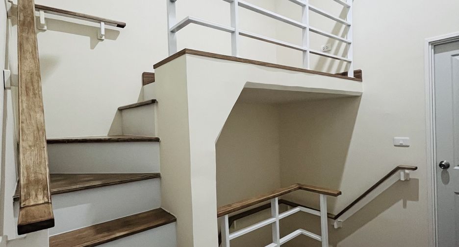 For rent 3 bedrooms townhouse in Mueang Chiang Mai, Chiang Mai