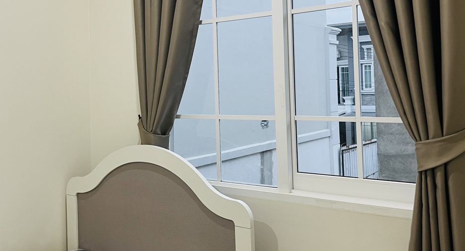 For rent 3 bedrooms townhouse in Mueang Chiang Mai, Chiang Mai