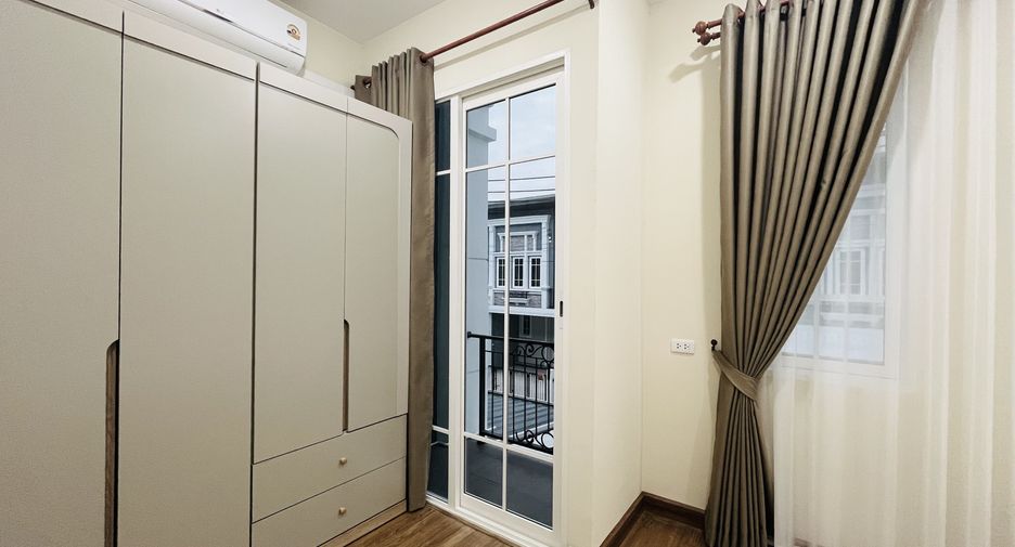 For rent 3 bedrooms townhouse in Mueang Chiang Mai, Chiang Mai
