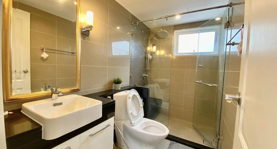 For sale and for rent 2 bedrooms condo in Huai Khwang, Bangkok