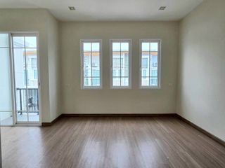 Casa adosada en venta de 4 habitaciones en Bang Lamung, Chonburi