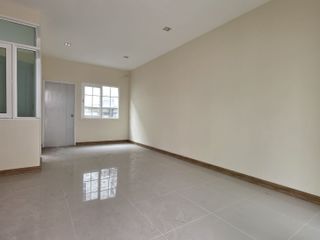 Casa adosada en venta de 4 habitaciones en Bang Lamung, Chonburi