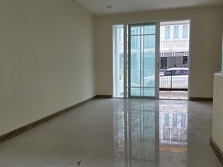 Casa adosada en venta de 4 habitaciones en Bang Lamung, Chonburi