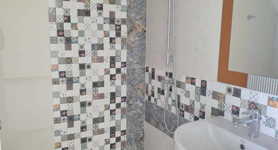 Продажа 4 спальни таунхаус в Банг Ламунг, Чонбури