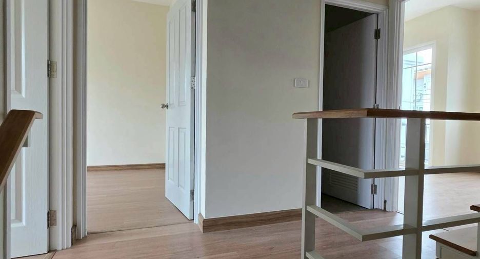 Продажа 4 спальни таунхаус в Банг Ламунг, Чонбури