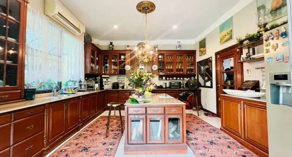 For sale 4 bedrooms house in Hang Dong, Chiang Mai