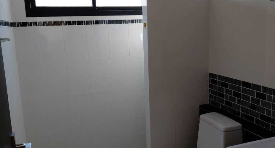 For sale and for rent 3 bedrooms house in Saraphi, Chiang Mai