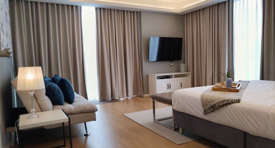 For sale 3 bedrooms condo in Watthana, Bangkok