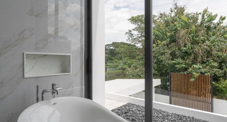 For sale 6 bedrooms villa in Mueang Chiang Mai, Chiang Mai