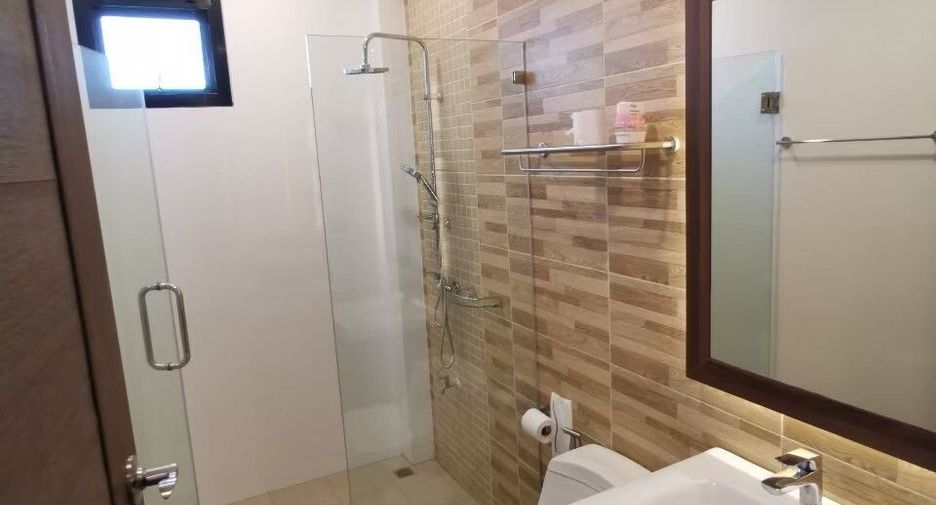 For sale and for rent 3 bedrooms villa in Saraphi, Chiang Mai