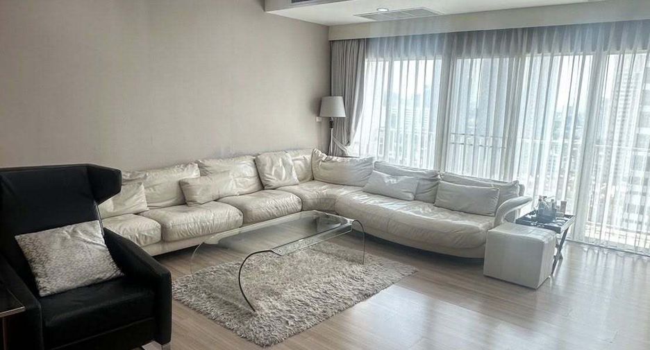 For sale 3 bedrooms condo in Watthana, Bangkok