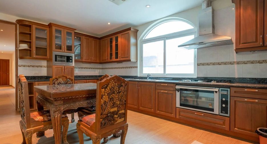 For sale 5 bedrooms villa in San Pa Tong, Chiang Mai