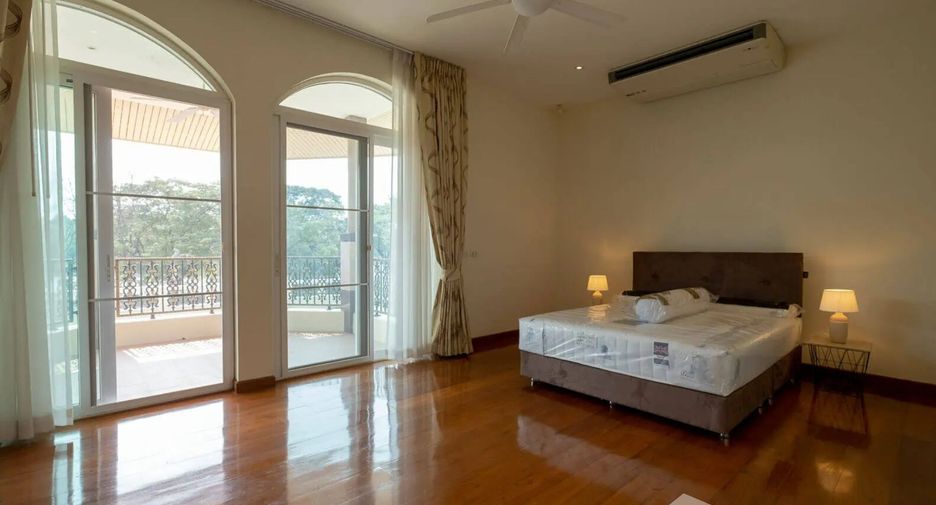 For sale 5 bedrooms villa in San Pa Tong, Chiang Mai