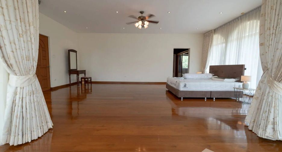 For sale 5 bedrooms villa in San Pa Tong, Chiang Mai