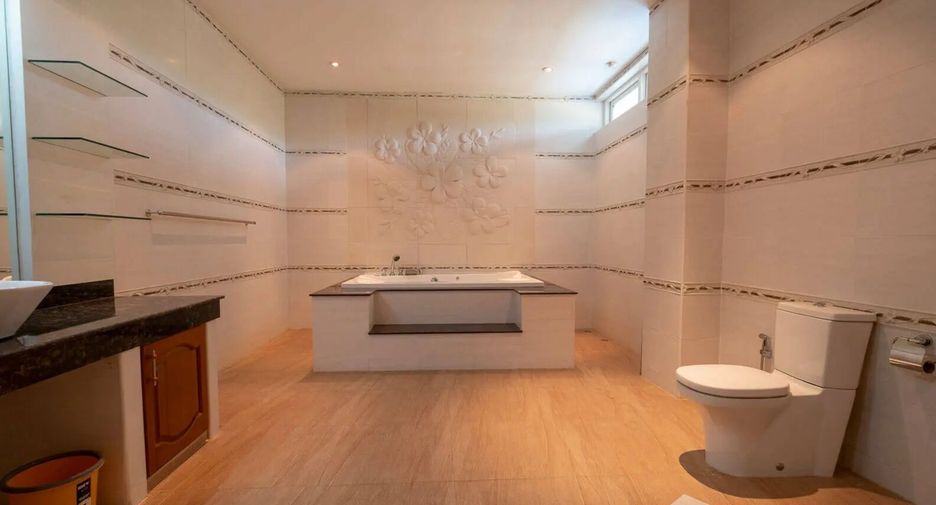 For sale 5 bedrooms villa in San Pa Tong, Chiang Mai