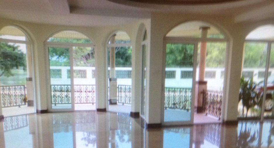 For sale 5 bedrooms villa in San Pa Tong, Chiang Mai