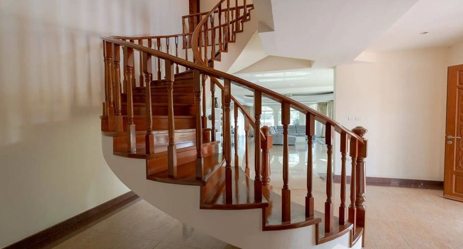 For sale 5 bedrooms villa in San Pa Tong, Chiang Mai