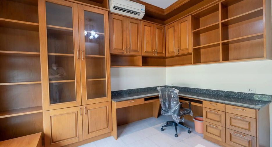 For sale 5 bedrooms villa in San Pa Tong, Chiang Mai