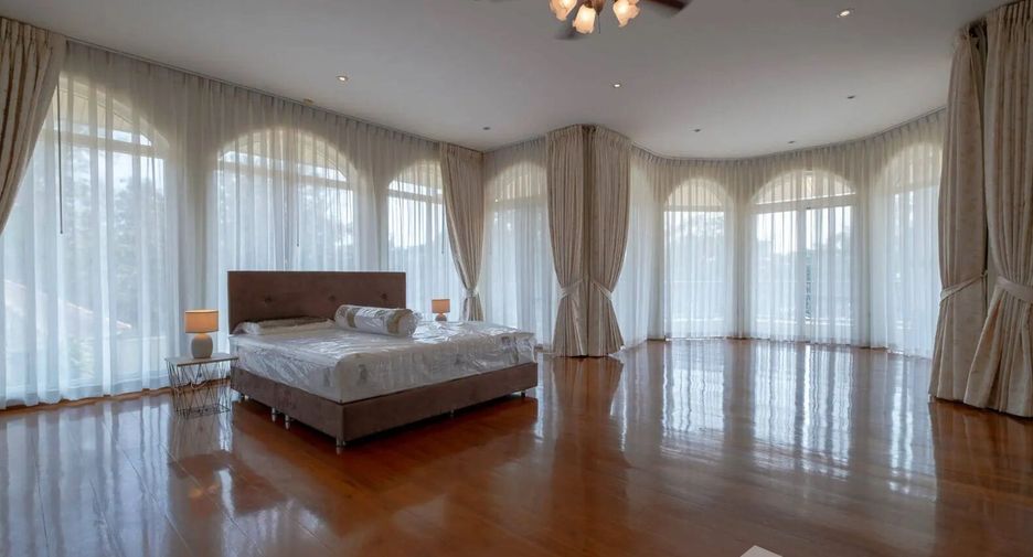 For sale 5 bedrooms villa in San Pa Tong, Chiang Mai