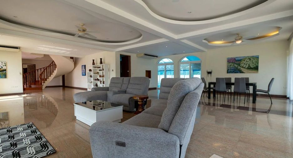 For sale 5 bedrooms villa in San Pa Tong, Chiang Mai