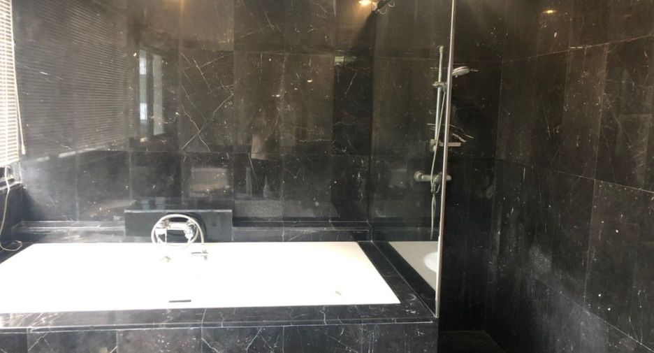 For sale 3 bedrooms condo in Watthana, Bangkok