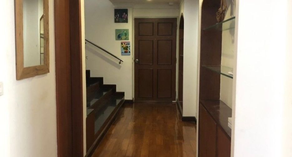 For sale 3 bedrooms condo in Watthana, Bangkok