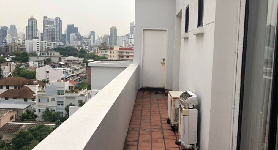 For sale 3 bedrooms condo in Watthana, Bangkok