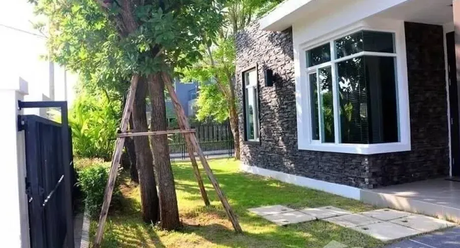 For rent 4 bedrooms house in Mueang Chiang Mai, Chiang Mai