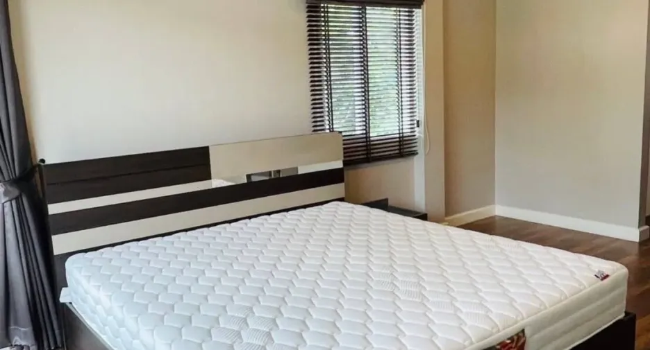 For rent 4 bedrooms house in Mueang Chiang Mai, Chiang Mai