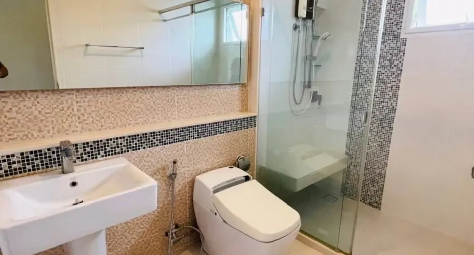 For rent 4 bedrooms house in Mueang Chiang Mai, Chiang Mai