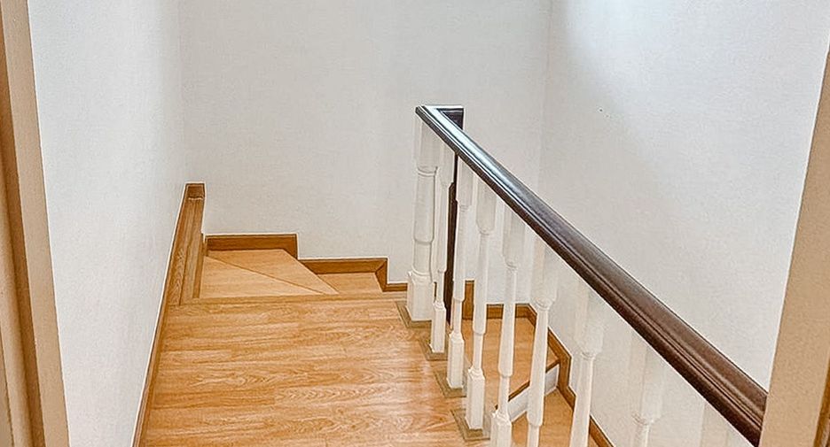 For sale 3 ベッドルーム townhouse in Chom Thong, Bangkok