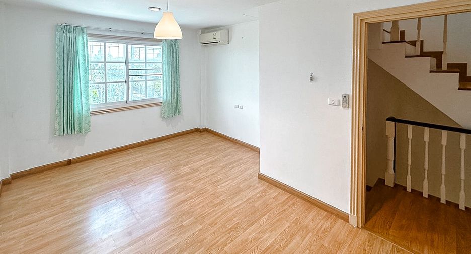 For sale 3 ベッドルーム townhouse in Chom Thong, Bangkok