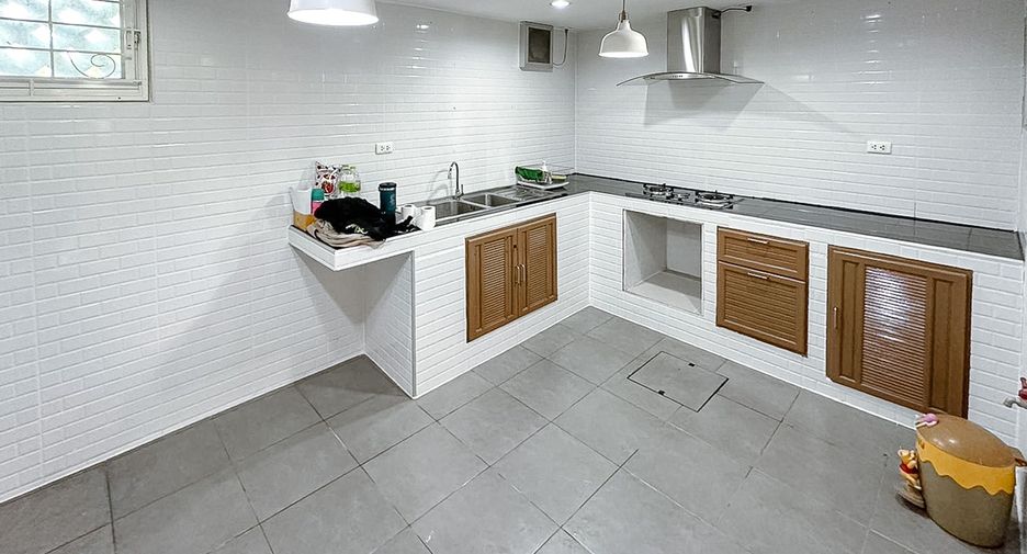 For sale 3 ベッドルーム townhouse in Chom Thong, Bangkok