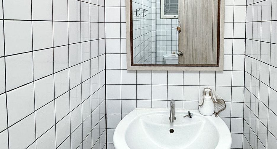 For sale 3 ベッドルーム townhouse in Chom Thong, Bangkok