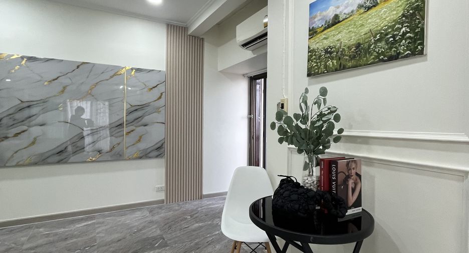 For sale 1 bed condo in Mueang Samut Prakan, Samut Prakan