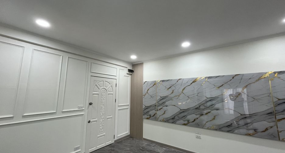 For sale 1 bed condo in Mueang Samut Prakan, Samut Prakan